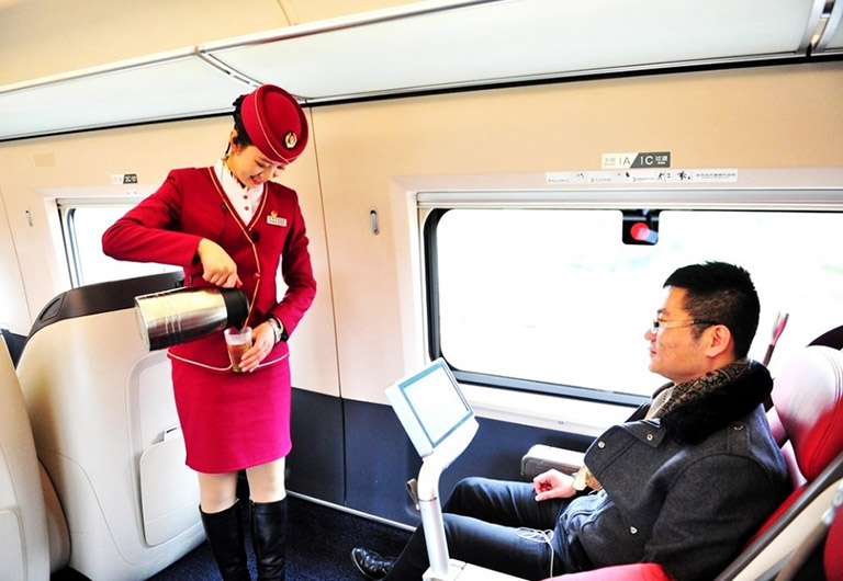 Food & Drinking Service for Business Class Passenger Service for Business Class Passenger on High Speed Train